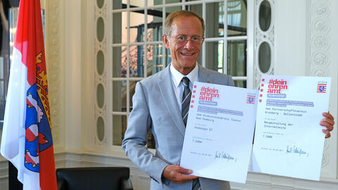 Staatsminister Wintermeyer mit den Förderzusagen