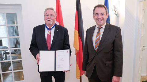 Verdienstorden für ehemaligen Schlitzer Bürgermeister Hans-Jürgen Schäfer