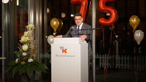Hessens Ministerpräsident Boris Rhein sprach beim Jubiläumsempfang von HessenChemie.