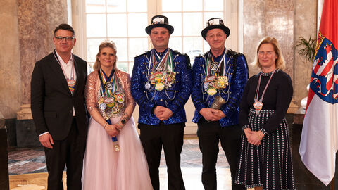 Ministerpräsident Boris Rhein und seine Frau Tanja Raab-Rhein empfangen im Schloss Biebrich in Wiesbaden hessische Fastnachtsvereine Ministerpräsident Boris Rhein und seine Frau Tanja Raab-Rhein empfangen im Schloss Biebrich in Wiesbaden hessische Fastnachtsvereine