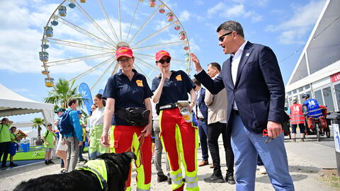 Ministerpräsident Boris Rhein zu Besuch beim „Tag der ehrenamtlichen Einsatzkräfte“