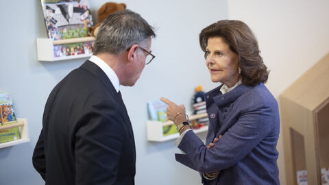 Ministerpräsident Rhein und Königin Silvia von Schweden eröffnen erstes „Childhood-Haus“ in Hessen Ministerpräsident Rhein und Königin Silvia von Schweden eröffnen erstes „Childhood-Haus“ in Hessen