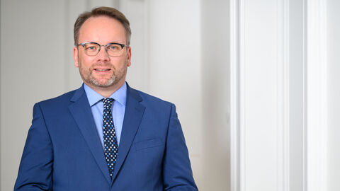 Portrait des Wissenschaftsministers Timon Gremmels