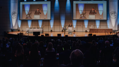 Ministerpräsident Boris Rhein spricht beim HNO-Kongress in der Messe Frankfurt.